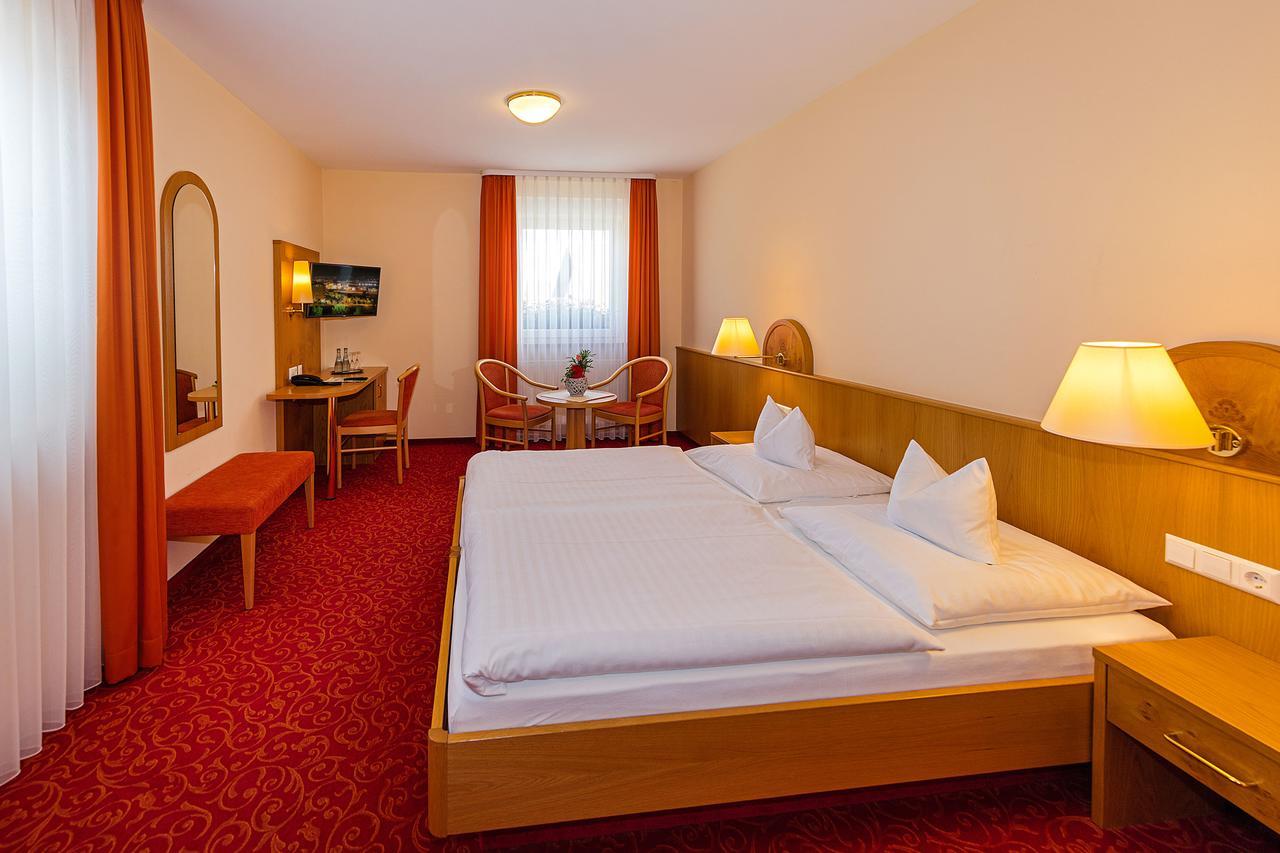 Gasthof - Hotel Zum Ochsen Gmbh Berghulen Екстериор снимка